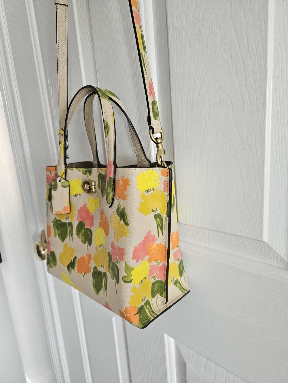NWOT Coach Willow Tote 24 With Watercolor Floral Print - Picture 3 of 14